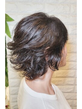 松本平太郎美容室 国立店 くせ毛を活かしたショート×イノアカラー