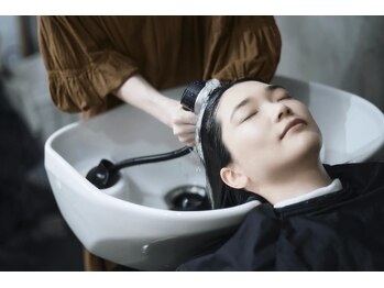 ニュール(nul)の写真/ナノバブルの超微細な泡で頭皮をスッキリケア。地肌から髪まで整えて、ツヤ・うるおいのある美髪へ