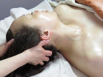 サロン ド フェミニスト(Salon de フェミニスト)/フェイシャル6:ドライヘッドスパ