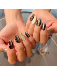 黒×シルバーのマグネットネイル