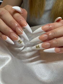ロングスカルプ　白フレンチ