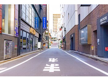 ザ ブロウ 渋谷店(THE BROW)/50m直進