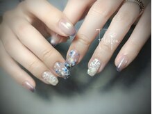 フローフェン(Floofen)/マグネット×お花×手描きレース