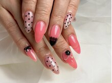 パダアット ヴァラネイル 天神南店(PADA at VALLANAIL)/大人ガーリーネイル/ドット/バラ