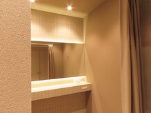 nail salon Lilly銀座【ニュアンス/フィルイン/パラジェル】の雰囲気(メイクルーム完備!お出かけ前のご来店もおすすめです。)