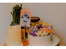 ドライヘッドスパ専門店 癒し～ぷ大分店【ヘッドスパ&肩こり&マッサージ&眼精疲労】の雰囲気（音、香り、灯り、お花にこだわった癒し空間でお客様をお出迎え☆）
