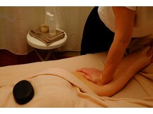 イーズ(ease)/アロマトリートメント施術風景