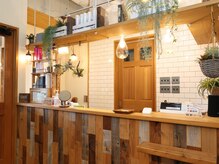 エデン(EDEN)の雰囲気(カフェのようなゆったりとくつろげる空間です♪)