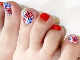 繊細手描きフットネイル
