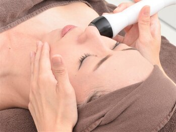 ゼクサースポーツスタジオ(ZEXER SPORTS STUDIO)の写真/＼半額キャンペーン★／大人気【ハイパーナイフ（RF）】フェイスラインのもたつき&むくみスッキリ速攻小顔!