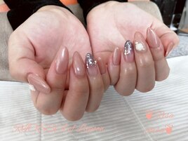 大人かわいいローズネイル