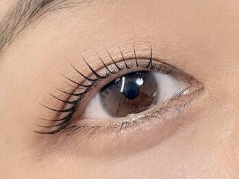 デュレ(durer.)の写真/【打出駅5分】ナチュラル上品な目元へ★高持続&毛髪改善まつ毛パーマで大人女性に人気♪