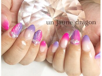 アン ジョーヌドラゴ/派手カラー☆人魚の鱗ネイル