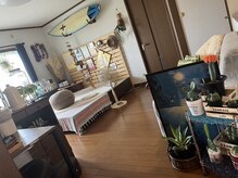 ラナロミ(LANA.Lomi)の雰囲気（お迎えルーム（ハワイをイメージした癒し空間））