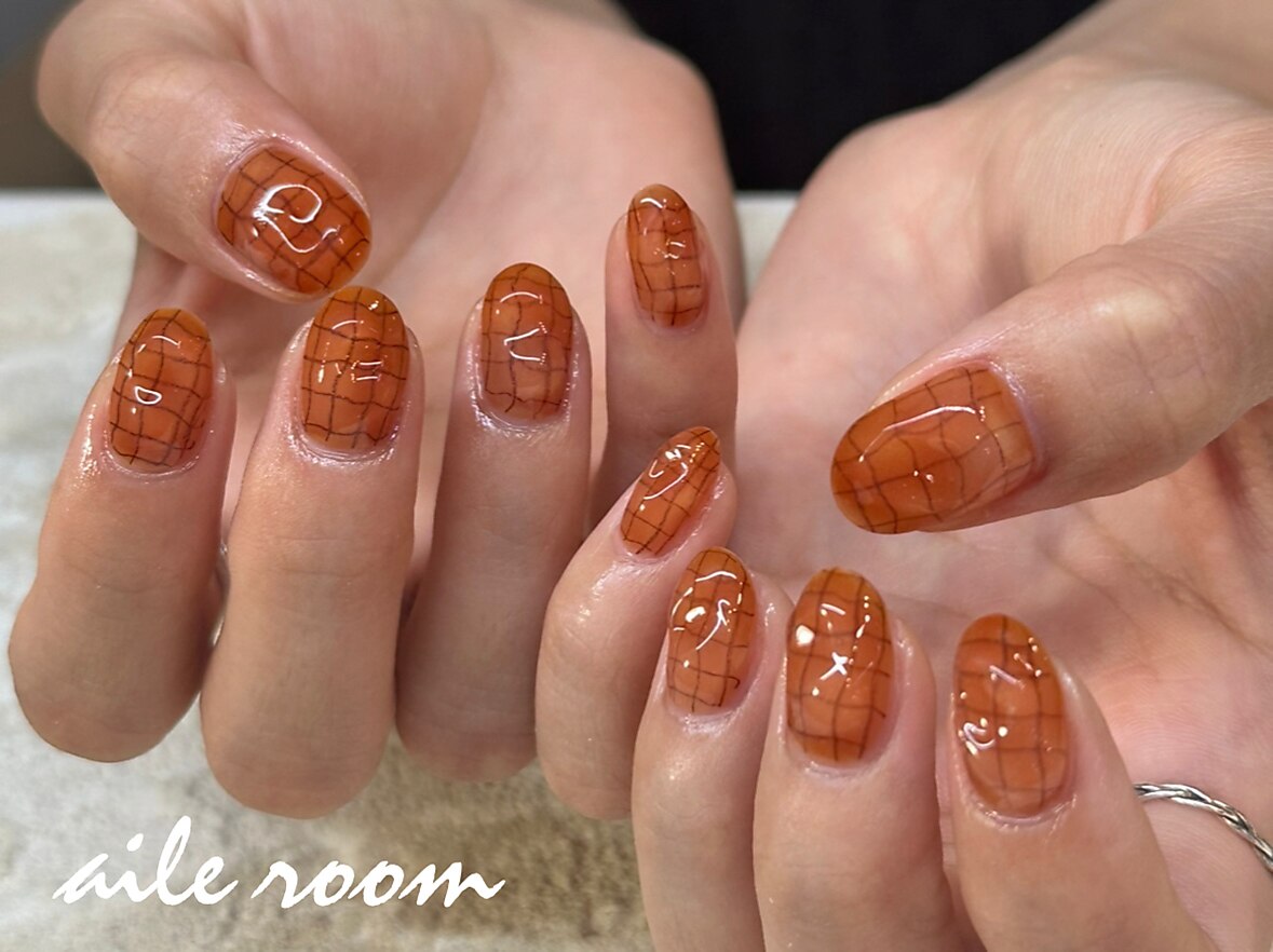 2025年秋トレンド】オレンジ ワンカラー ハンドのネイルデザイン