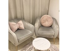 クリスタルミー 横須賀(Crystal me)の雰囲気（施術後はゆっくりお化粧直しも◎くつろぐお部屋でティータイム♪）