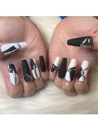 モノクロ個性派ネイル
