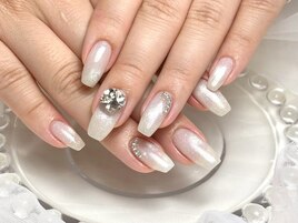 華やかネイル/ホワイト/ビジュー