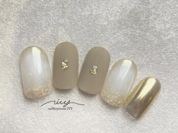アイヴィー(IVY)/ゴールドベージュネイル