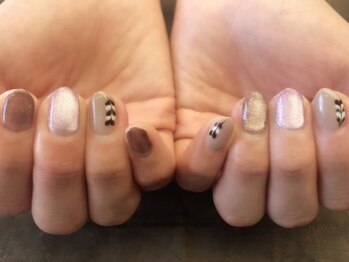 プラハネイル(+HER 美甲)/ハートラテアート×マグネット