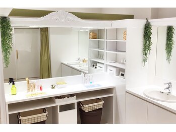 ジェイエステティック 福島南店/お帰り前は充実のメイクブースへ