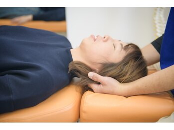 飯能ひだまり整骨院/小顔矯正の施術風景