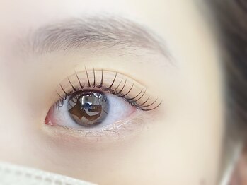 アイスター 大阪難波店(EYESTAR)の写真/【大人気！まつげパーマ¥4000】ナチュラルかつ上品な束感を♪お仕事でシンプルなお目元に希望の方にも◎