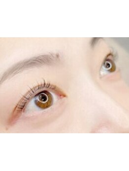 ナチュラル上品な目元にしたい
