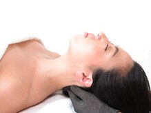 エクリュ(ecru)/FTIグローブによる小顔頭蓋調整