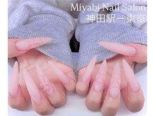 ミヤビ 神田(Miyabi)/トレンドネイル、クロスネイル