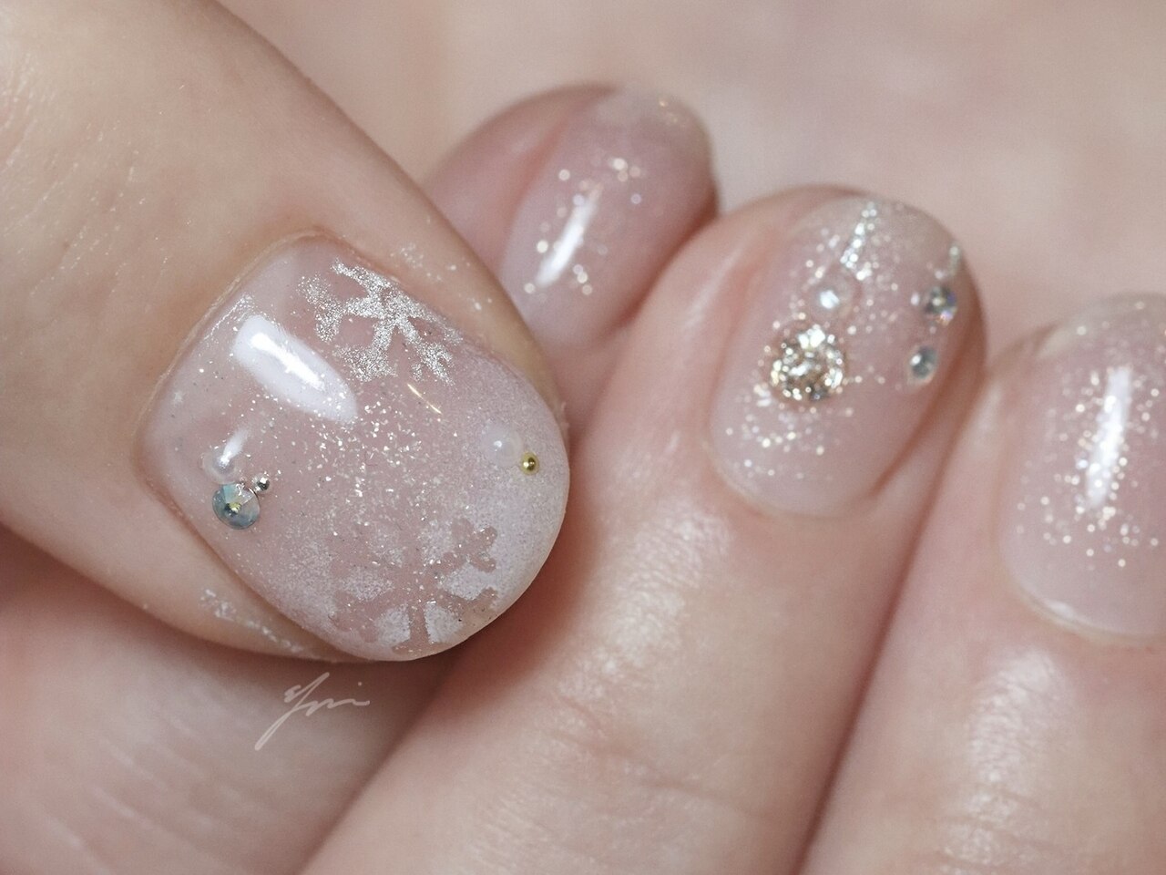 2025年-2026年冬トレンド】ラメグラデーションのネイルデザイン集
