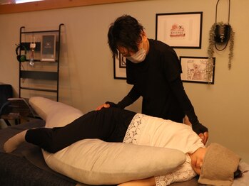 ラモアナ 布施店(lamoana)の写真/【首肩のつらさ改善】熟練手技で頭から足裏まで全身もみほぐし★定評ある足つぼ×リンパで代謝もUP!