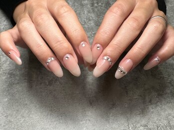 トゥミエム(2me&m)の写真/【四条烏丸徒歩4分で通いやすい!】「自分らしく」を叶えるプライベート空間♪自爪に優しいフィルイン対応◎