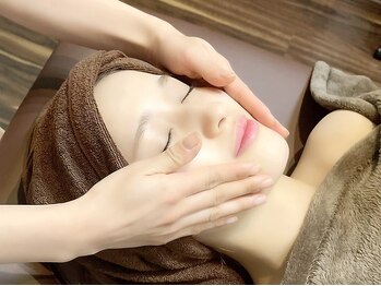 リンフェイス 銀座店(RIN FACE)の写真/【肌質改善/大人ニキビケア】繰り返すお肌悩みも医療提携の高濃度ヒト幹細胞で肌の土台から徹底ケア◎