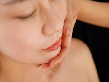 ユウビジン(YOU美人)の写真/【大人ニキビケア】300種酵素/特許取得の幹細胞など話題の美容液で本気の効果!本物の肌質改善を貴女に!