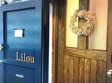 リル(Lilou)の雰囲気（木の温もりを感じる扉でお出迎えいたします）