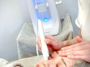 ドクターエイチ 蒲生店(Doctor.H)の写真/【美容液が肌に吸いつくような潤い肌を】ハイドロフェイシャル毛穴ケア♪キメ細かく透明感あふれる美肌へ♪