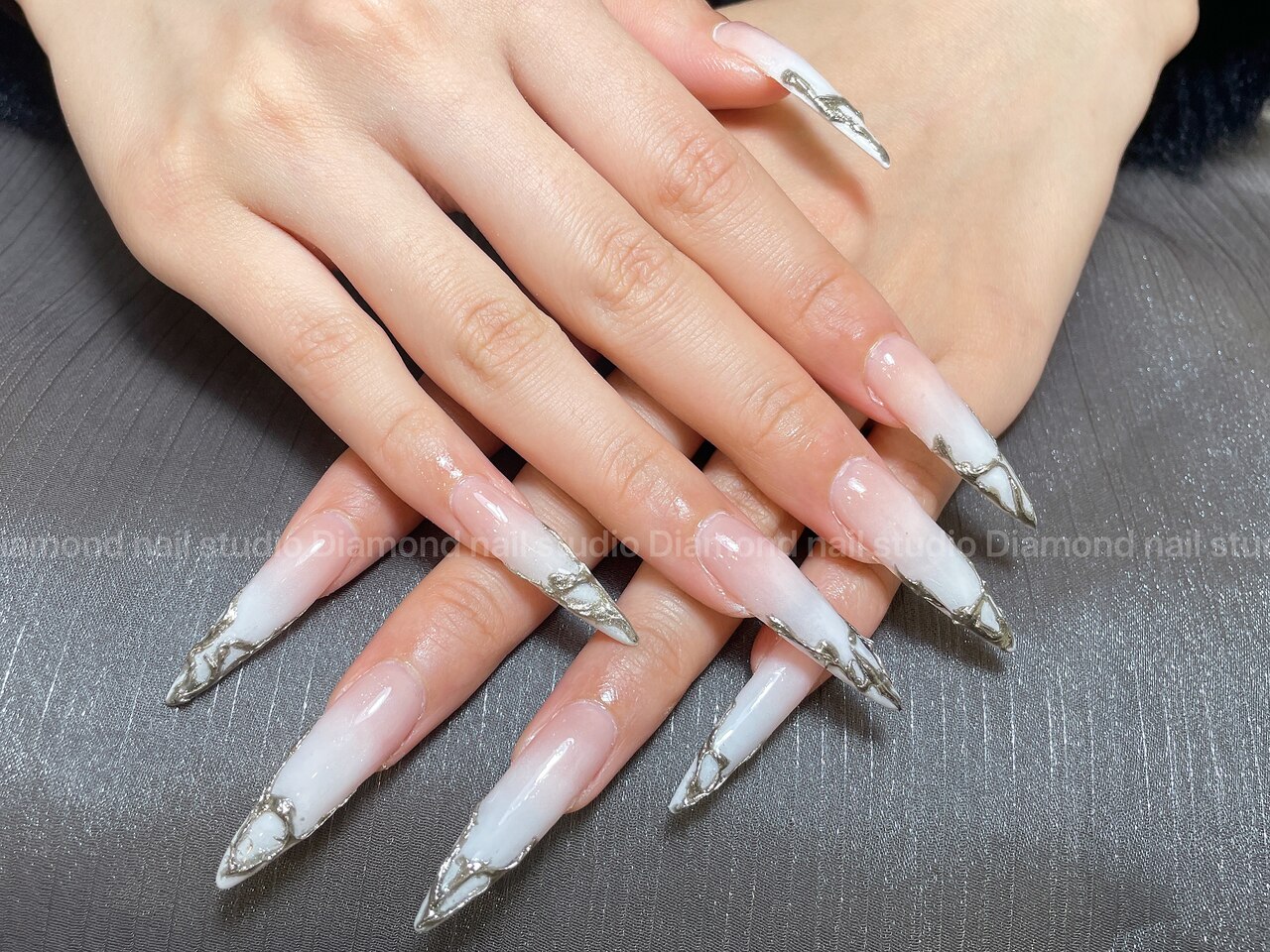 プロフ必読　様　　ホワイトワンカラー 2026年冬トレンド】ホワイト スーパーロングのネイルデザイン集