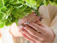 ワンカラーにアートをプラス