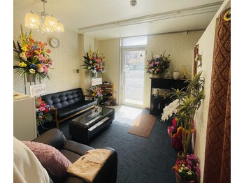 タイリーラ― 若松店/