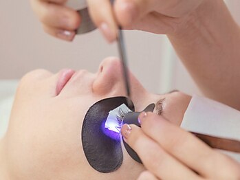 フランキンセンス 東金店の写真/《LEDマツエク☆》驚きの持続力&肌が弱い方もOK！汗,水に強くお出掛けやサウナ&ジムにも◎上向き美カール♪
