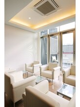エステティックアンドリラクゼーション ヴィサージュ(VISAGE)/広い明るい店内