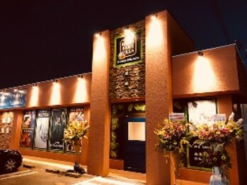 ハンズファンズヴィラ 伊勢崎店/夜の伊勢崎に浮き上がるヴィラ