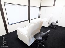 髪化粧アイラッシュ(髪化粧eyelash)の雰囲気（清潔な空間でチェアもこだわったリクライニング式/2階/半個室）