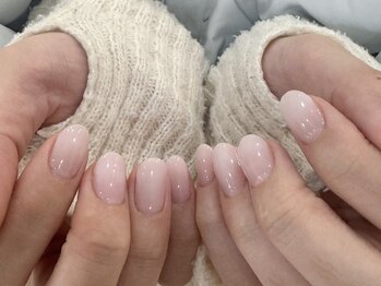 ホワイトのグラデーションネイル