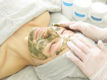 L'MIERE 白金台uniside【毛穴ケア専門サロン】【4月中旬NEW OPEN（予定）】の写真/人気のハーブピーリングで、毛穴悩みを根本から整えます。悩み別相談とホームケア提案で健やかな素肌へ。