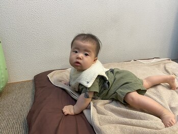 子育てママの整体サロン/施術中のお子様の様子