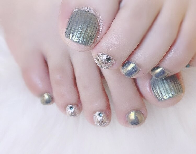 2026年冬トレンド】ミラー フットのネイルデザイン集｜人気順｜108
