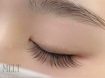 メルト(MELT)の写真/【1度つけたらやめられない♪軽くて長持ちフラットラッシュ¥5,700~】大人女性も納得の自然で上品な仕上がり