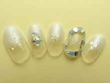 ネイルサロン ドレリッチ 大宮店(drerich)/ホワイトグラデ囲みストーン